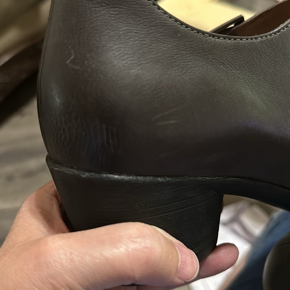 Grey Mary Jane type shoes. Beautiful grey leather. - Picture 7 of 10